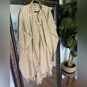mexican wool poncho - size L/XL